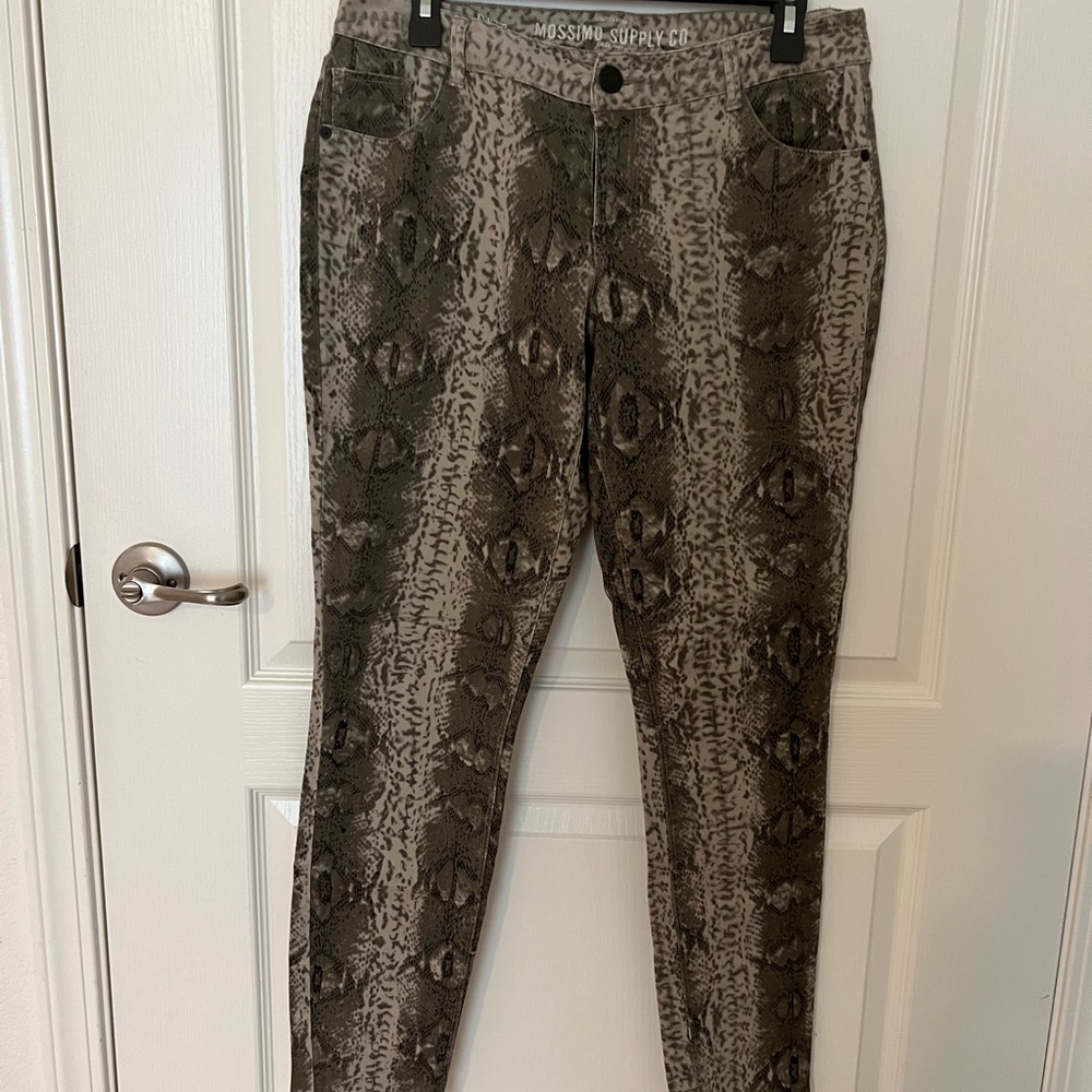 Mossimo Supply snake print skinny jeans. So fun! Size 13